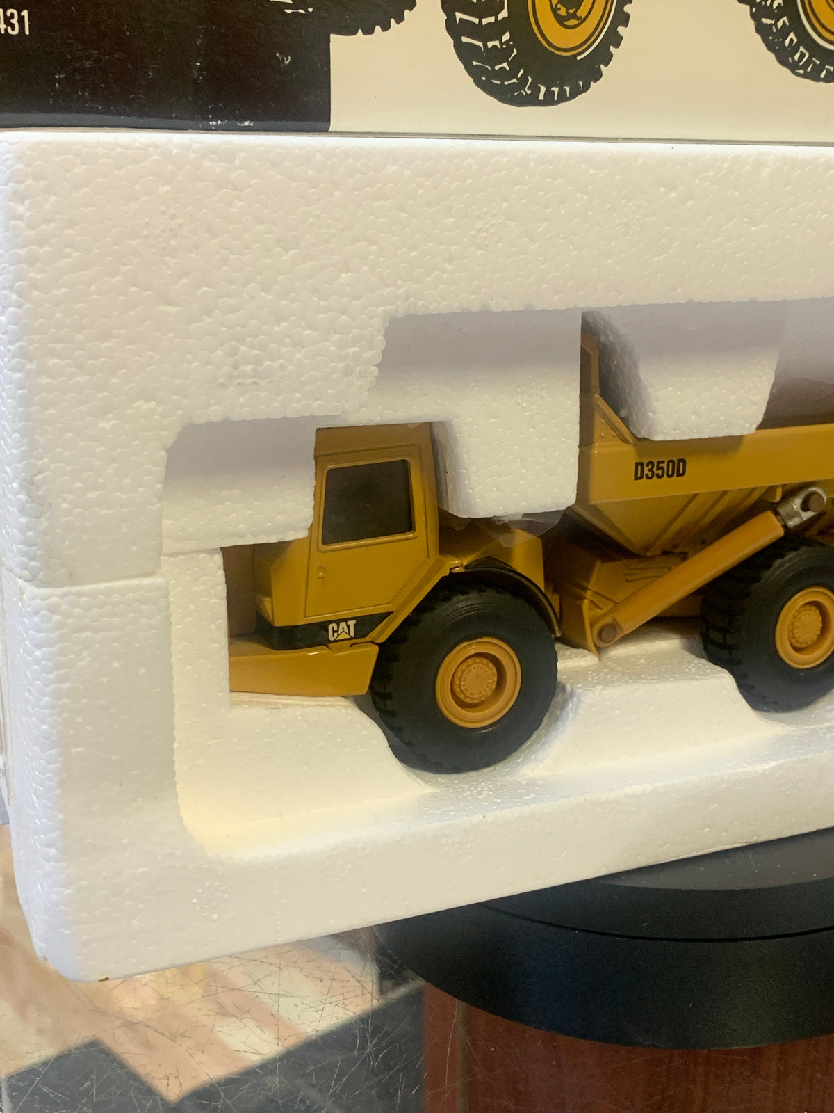 Caterpillar D350D Articulated Dump Truck 1/50 Scale ( Vintage ERTL, CAT) product image 4, provided for visual reference and