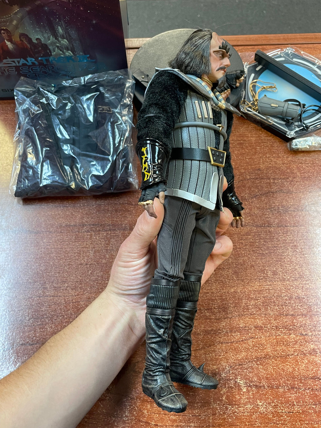 Commander kruge 1/6 Scale (Star Trek 3 The Search For Spock, EXO-6) OPEN BOX product image 9, provided for visual reference
