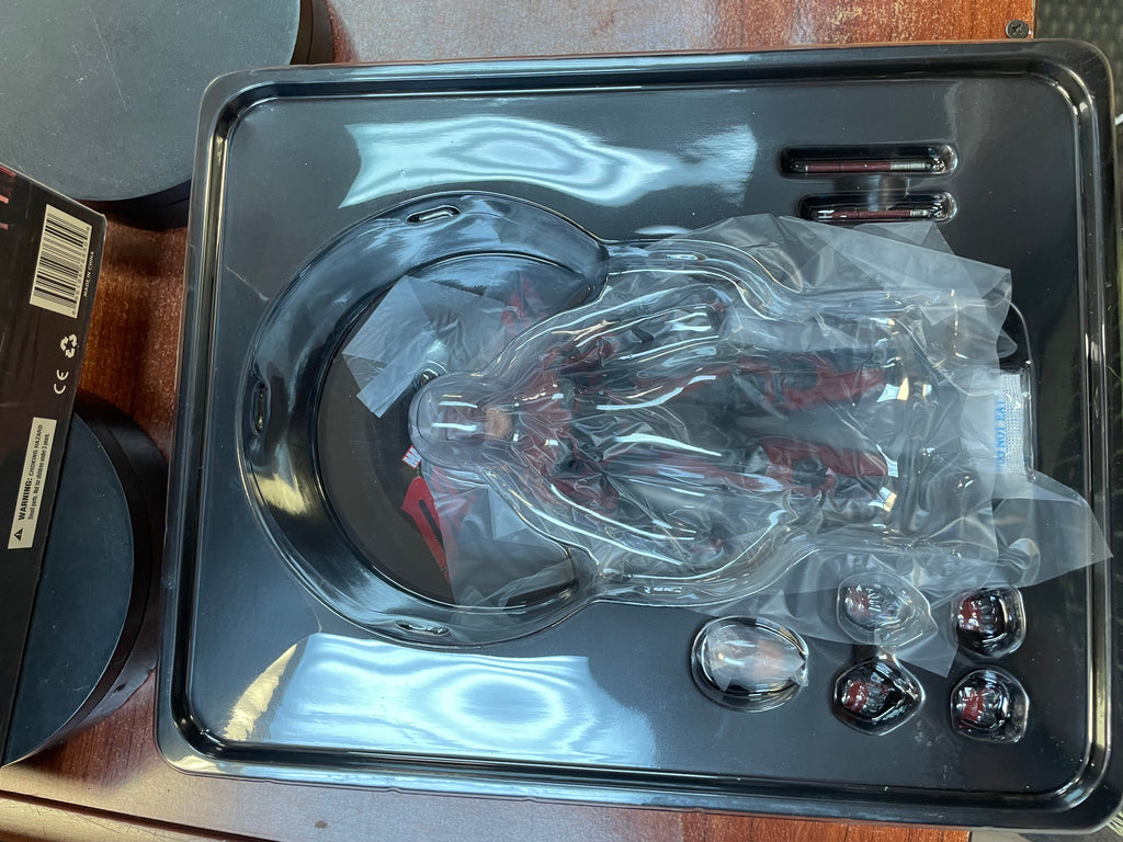 Netflix Daredevil (Marvel, Mezco One:12) **COMPLETE** product image 2, provided for visual reference and product detail