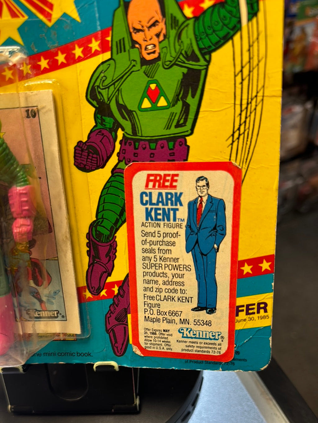 Lex Luthor 1442 (Vintage Super Powers, Kenner) Cracked product image 5, provided for visual reference and product detail