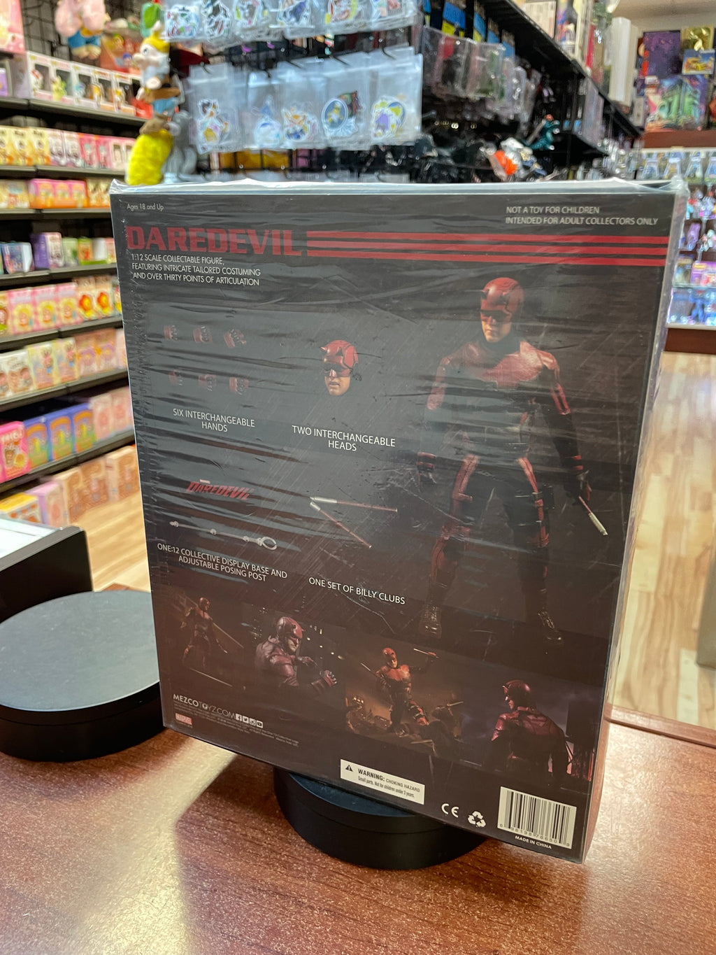 Netflix Daredevil (Marvel, Mezco One:12) **COMPLETE** product image 8, provided for visual reference and product detail