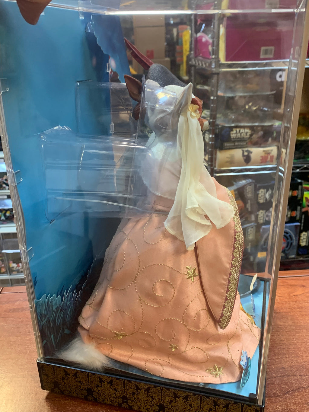 Robin Hood & Maid Marian (Disney Designer Series, Robin Hood) SEALED product image 10, provided for visual reference and