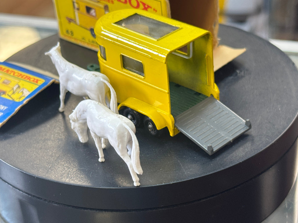 Yellow Pony Trailer with Horses Diecast (Vintage Matchbox, Lesney) product image 8, provided for visual reference and