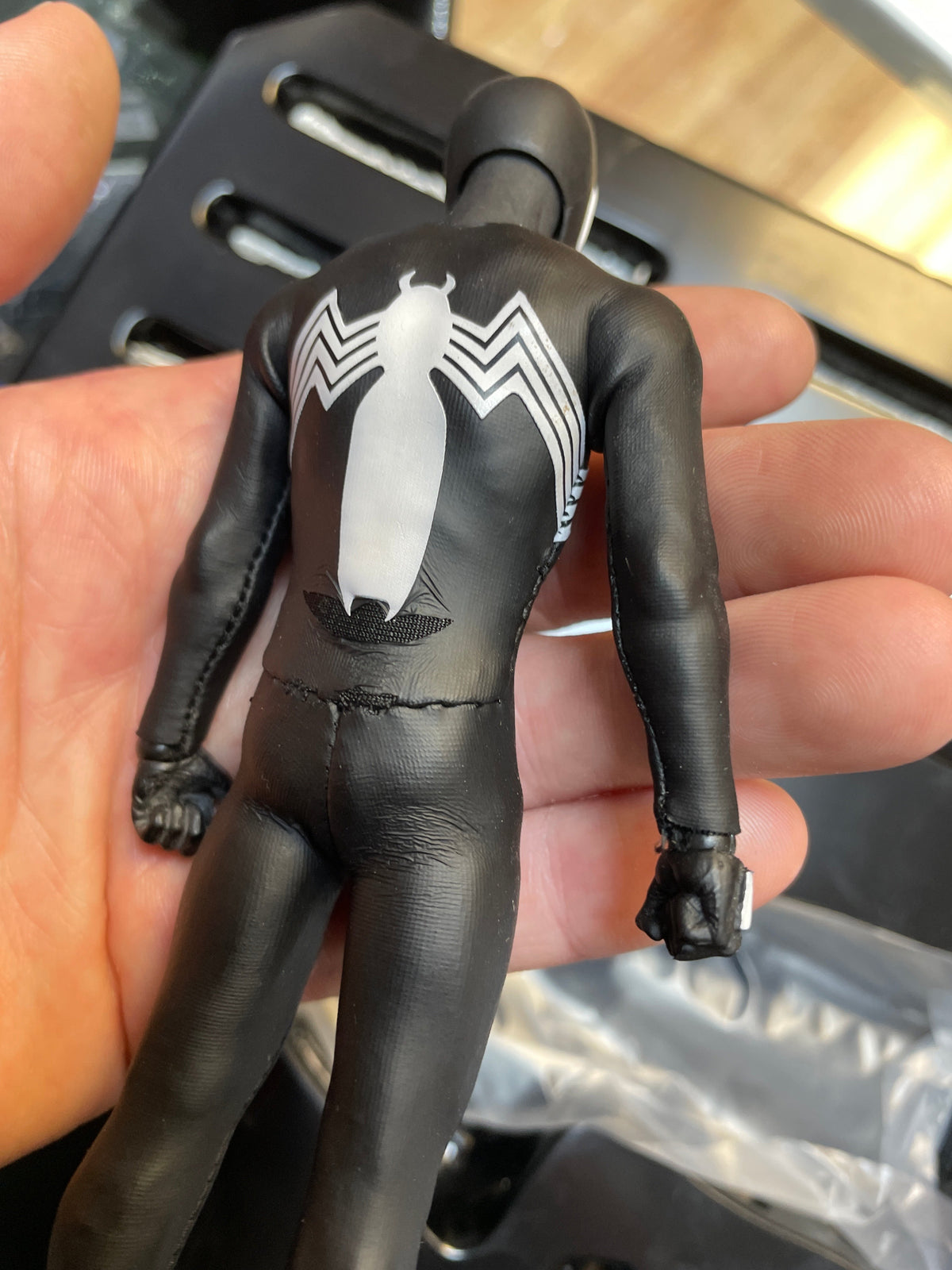 Black Suit Symbiote Spider-Man PX Exclusive (Mezco One:12, Mezco Toyz) COMPLETE product image 34, provided for visual