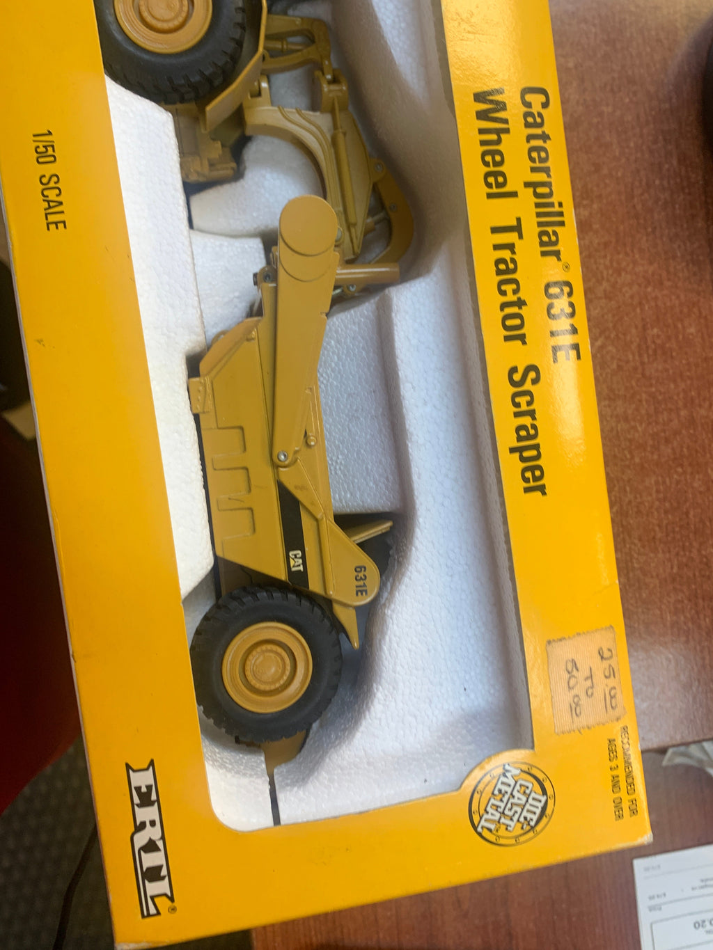 Caterpillar 631E Wheel Tractor Scraper 1/50 Scale ( Vintage ERTL, CAT) product image 12, provided for visual reference and