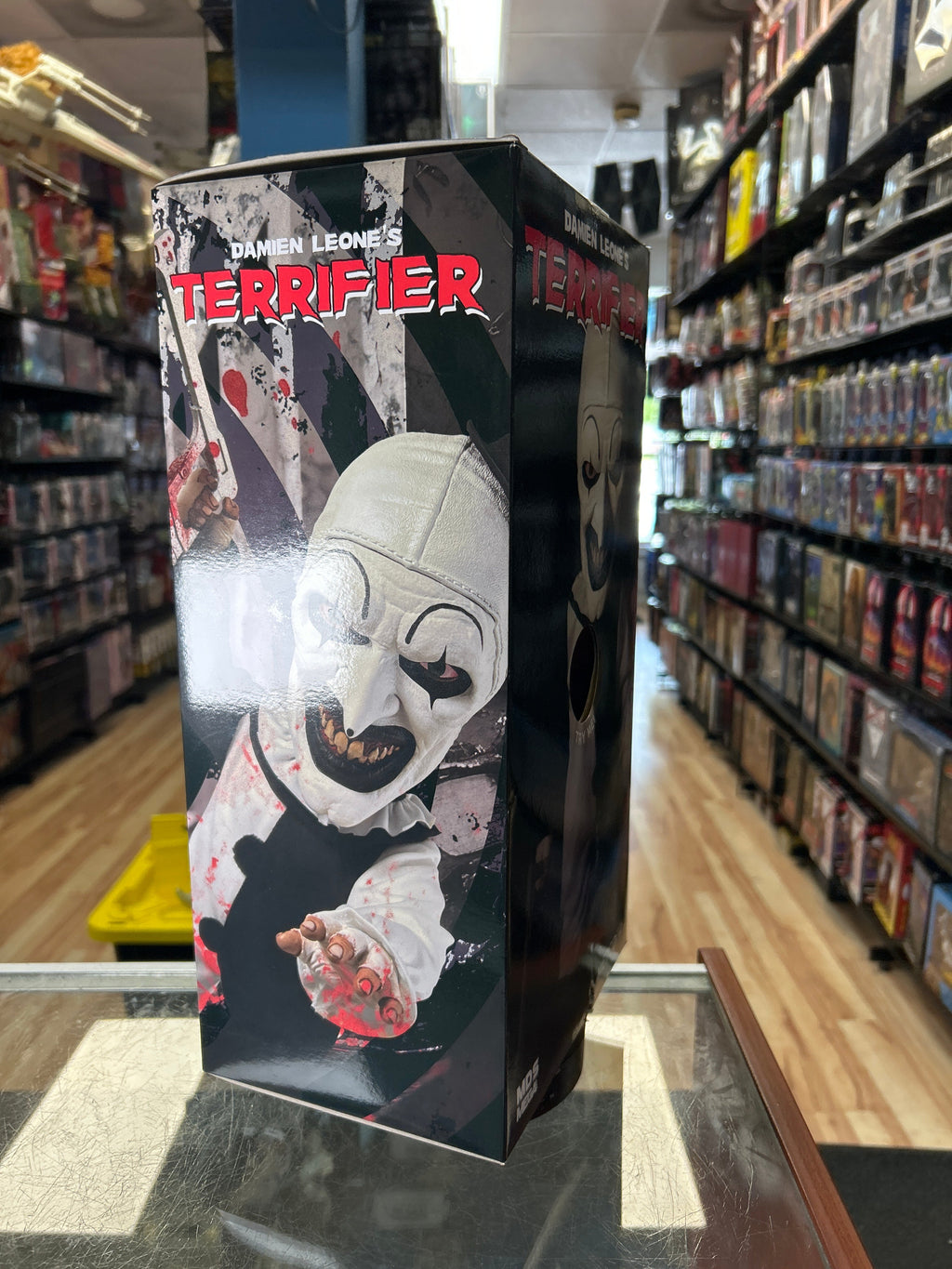 Mega Scale Terrifier (Mezco, Terrifier) **SEALED** product image 5, provided for visual reference and product detail review