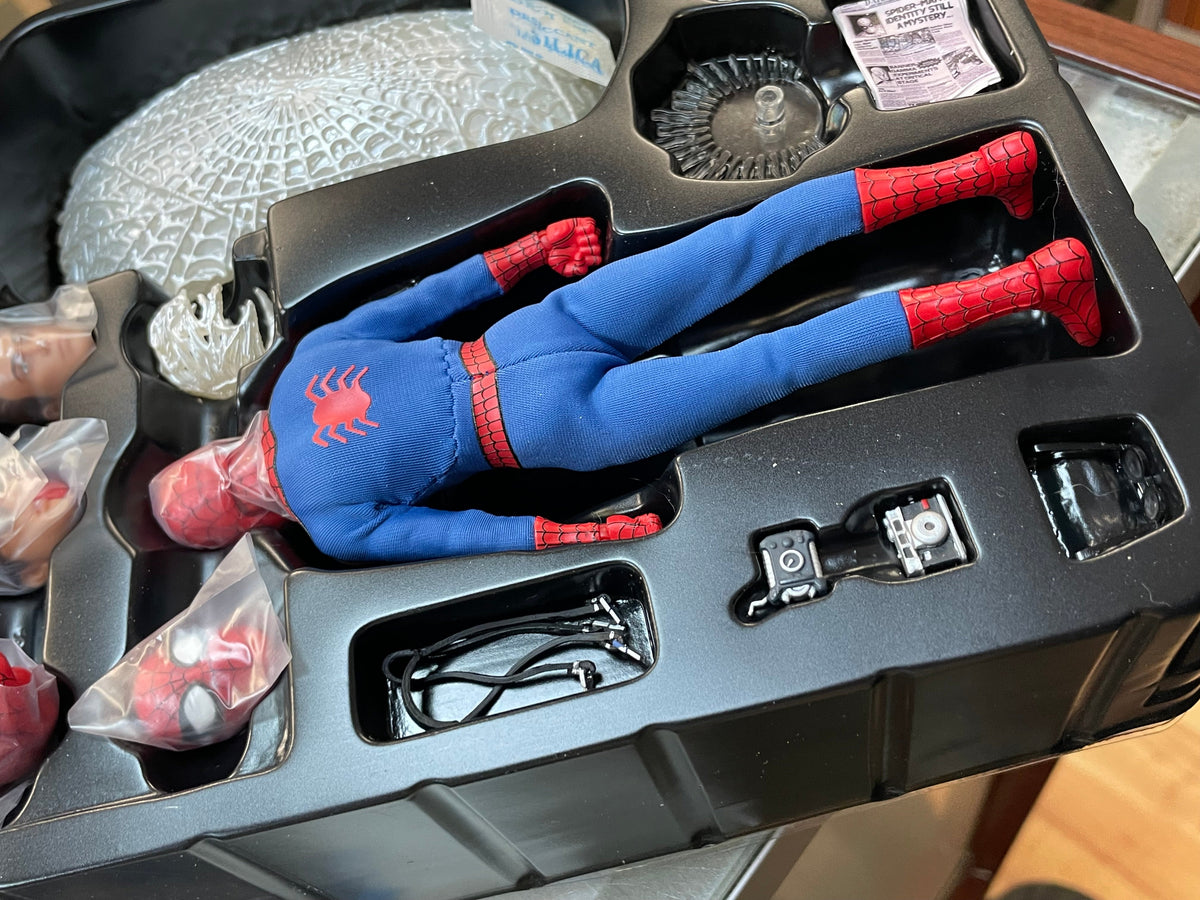 Amazing Spider-Man (Mezco One:12, Marvel) **COMPLETE** product image 6, provided for visual reference and product detail