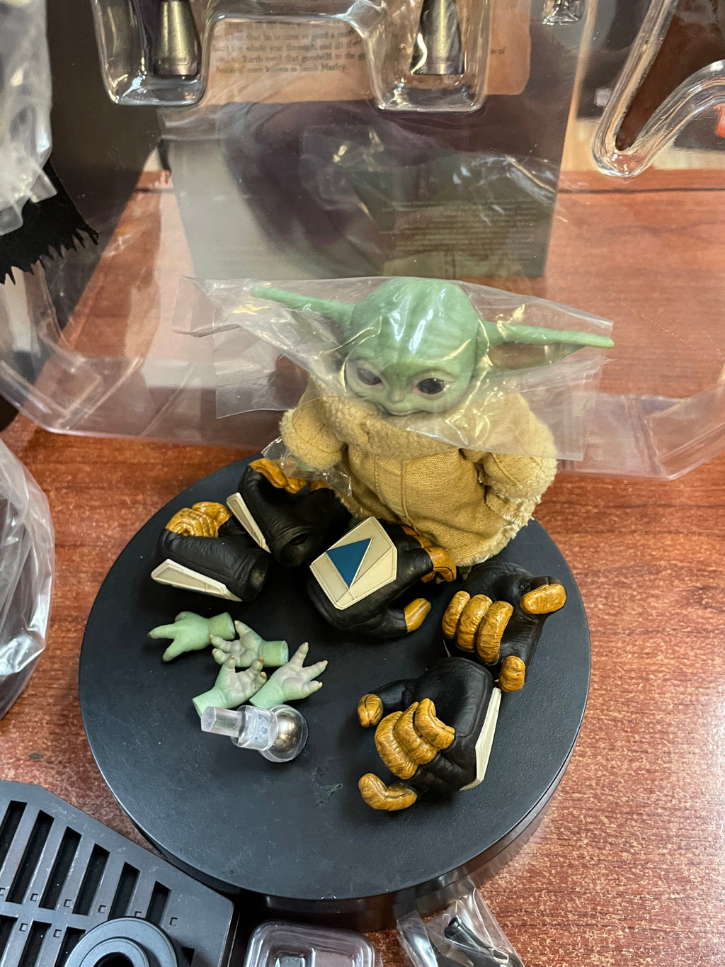 The Mandalorian & Grogu 1/4th Quarter Scale (Star Wars, Hot Toys) COMPLETE product image 4, provided for visual reference