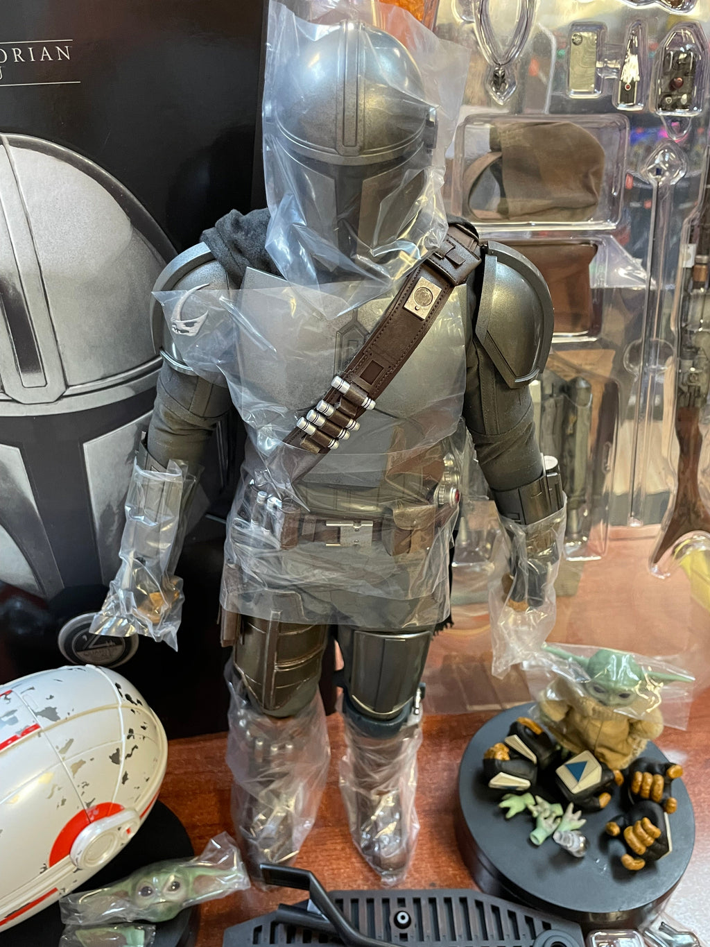 The Mandalorian & Grogu 1/4th Quarter Scale (Star Wars, Hot Toys) COMPLETE product image 14, provided for visual reference