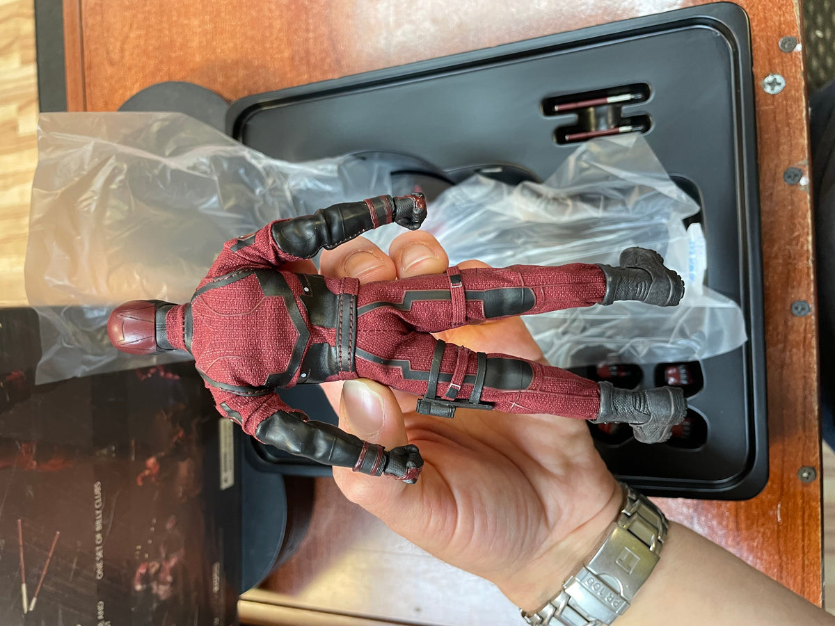 Netflix Daredevil (Marvel, Mezco One:12) **COMPLETE** product image 4, provided for visual reference and product detail