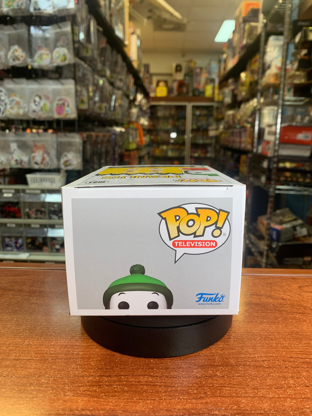 Snoopy Chase #1681 (Funko Pop! Peanuts) product image 5, provided for visual reference and product detail review