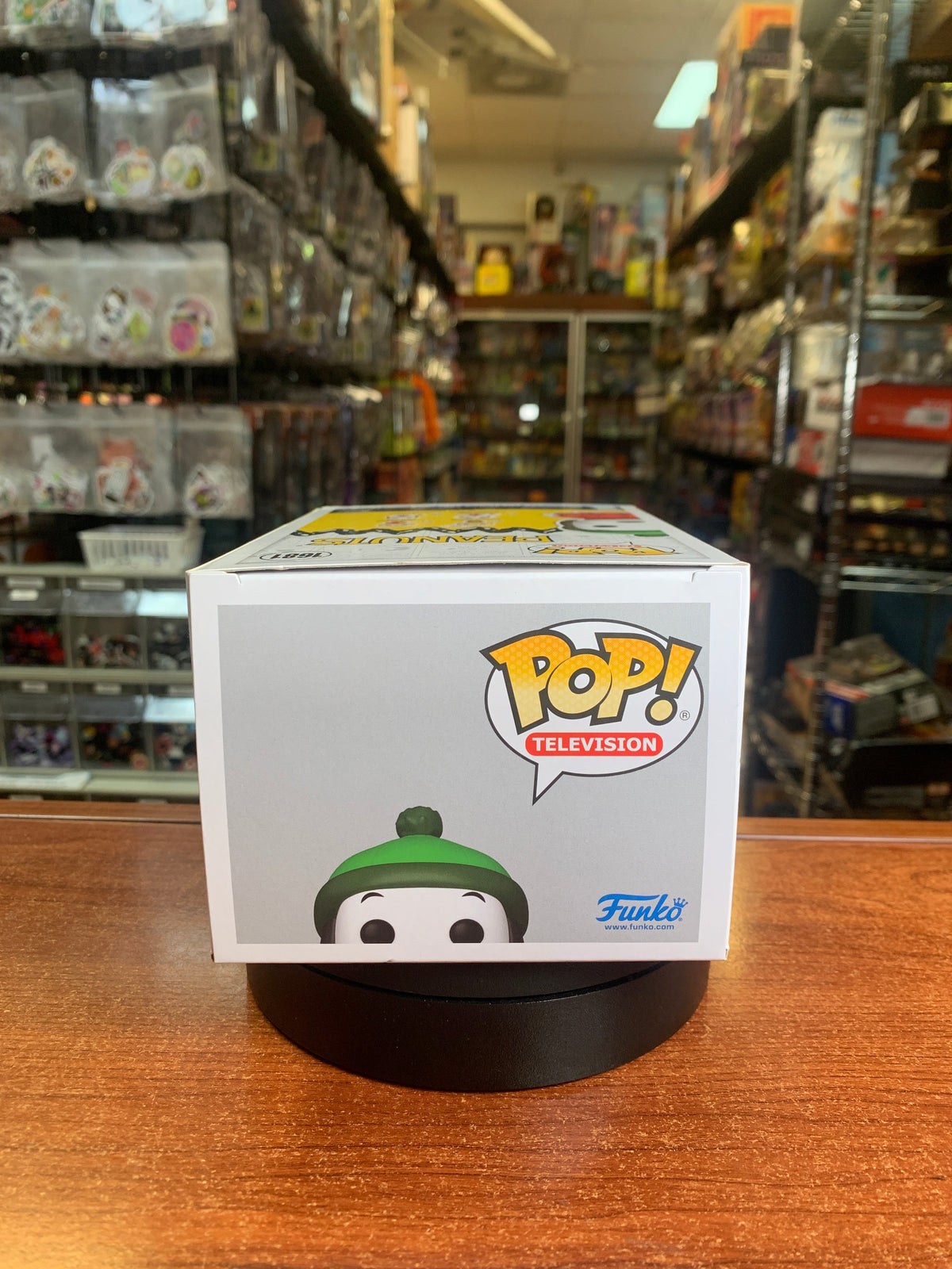Snoopy Chase #1681 (Funko Pop! Peanuts) product image 5, provided for visual reference and product detail review