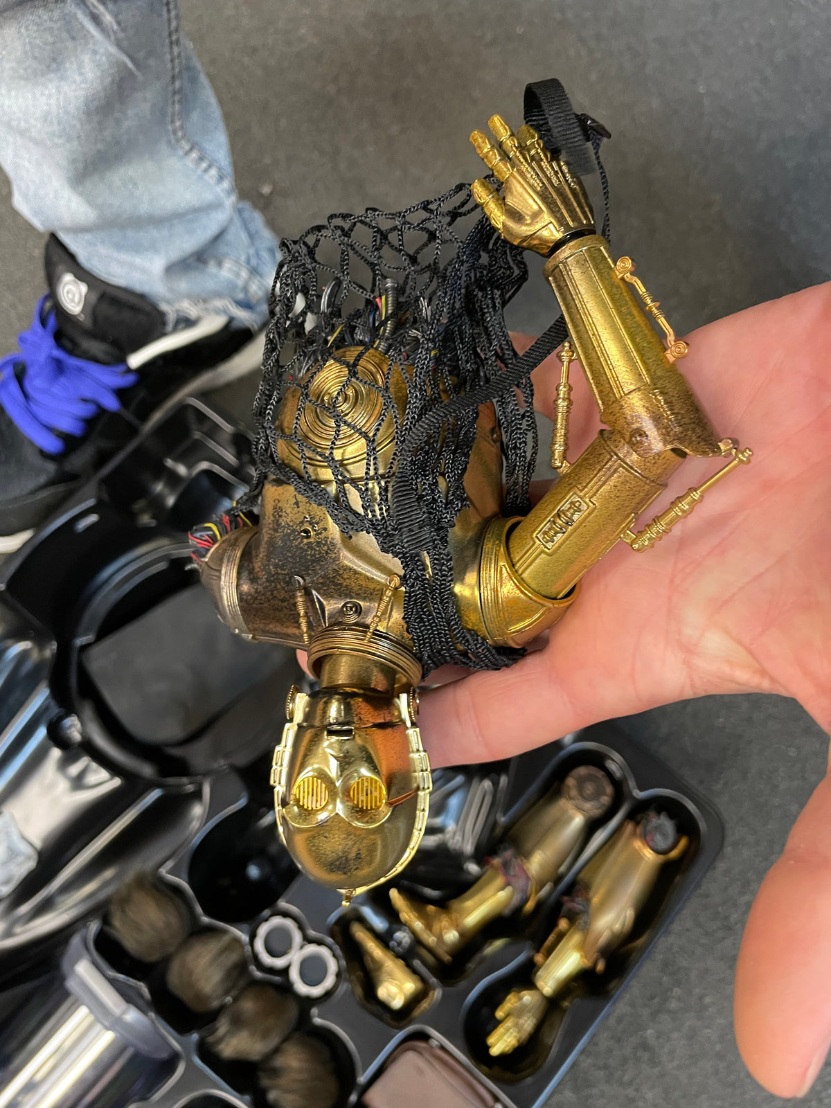 Chewbacca with Disassembled C-3PO MMS766 (Star Wars Hot Toys) COMPLETE product image 28, provided for visual reference and