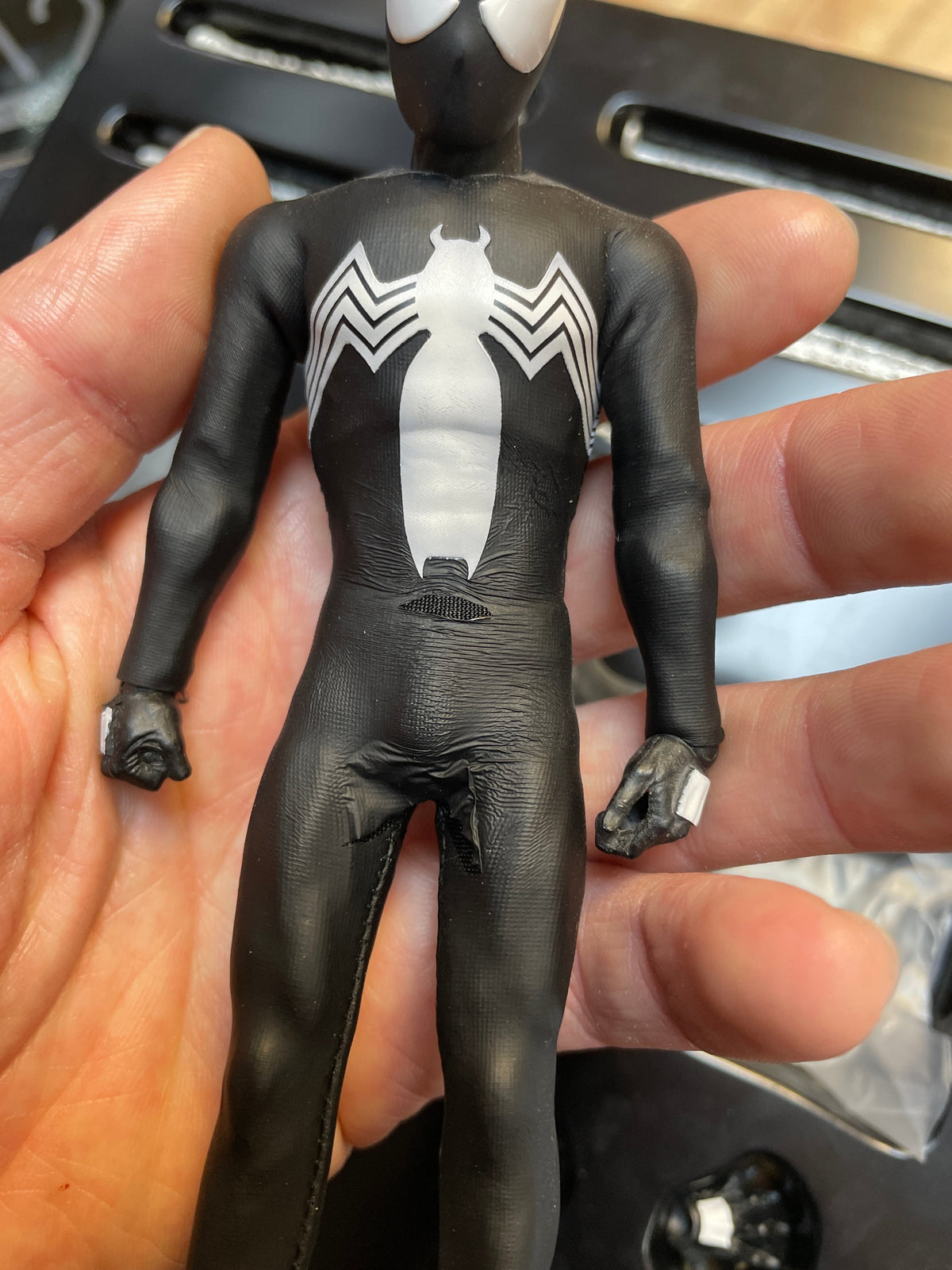 Black Suit Symbiote Spider-Man PX Exclusive (Mezco One:12, Mezco Toyz) COMPLETE product image 32, provided for visual