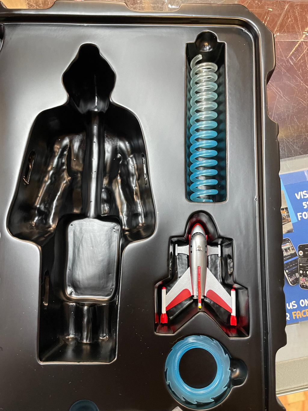 Ultra Man One:12 (Mezco, Ultra Man) **COMPLETE** product image 13, provided for visual reference and product detail review