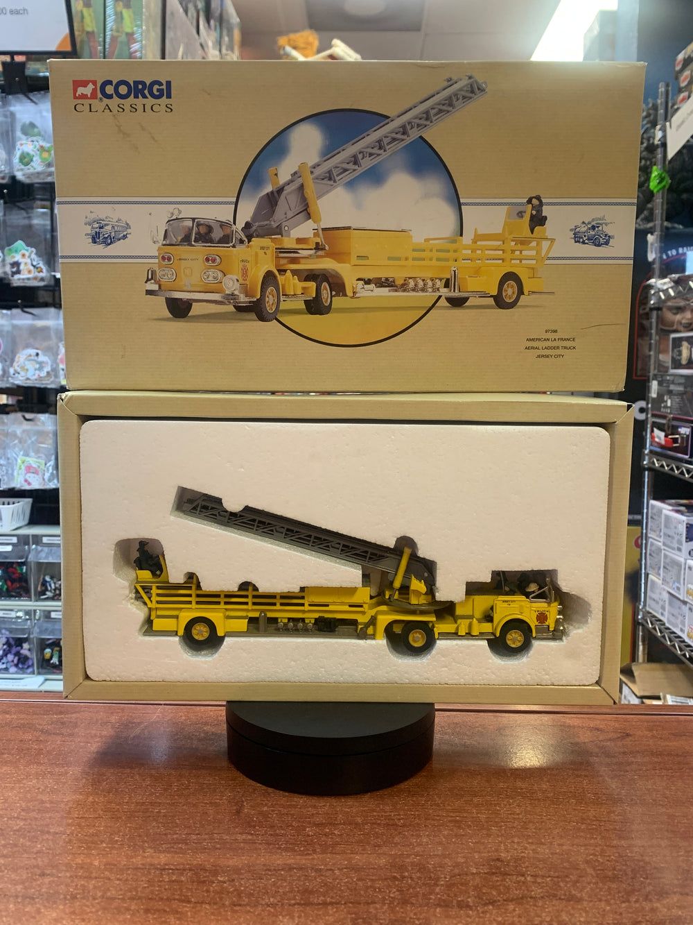 American La France Aerial Ladder Truck Jersey 97398 ( Vintage CORGI, Classics)