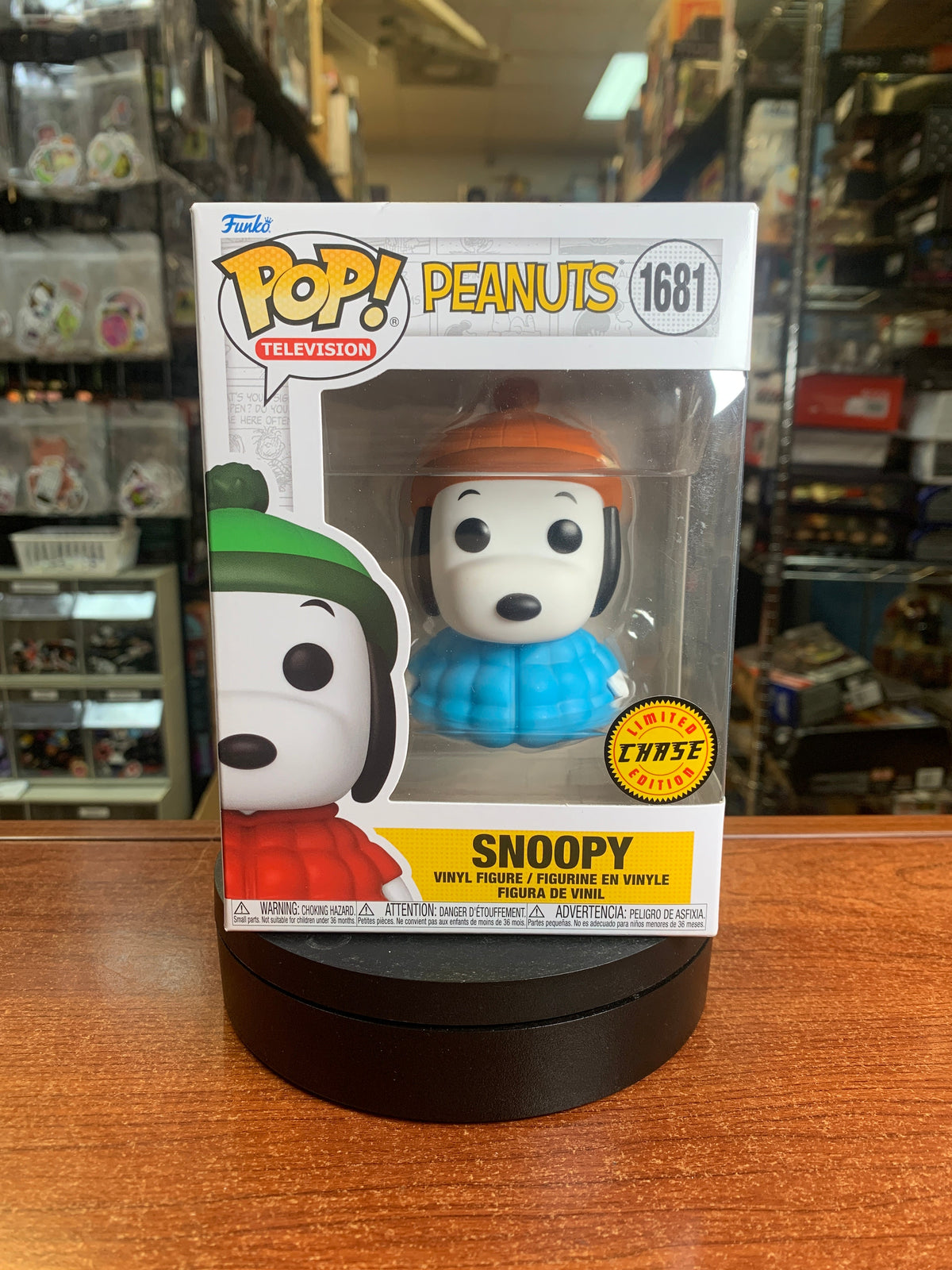 Snoopy Chase #1681 (Funko Pop! Peanuts) product image 1, provided for visual reference and product detail review