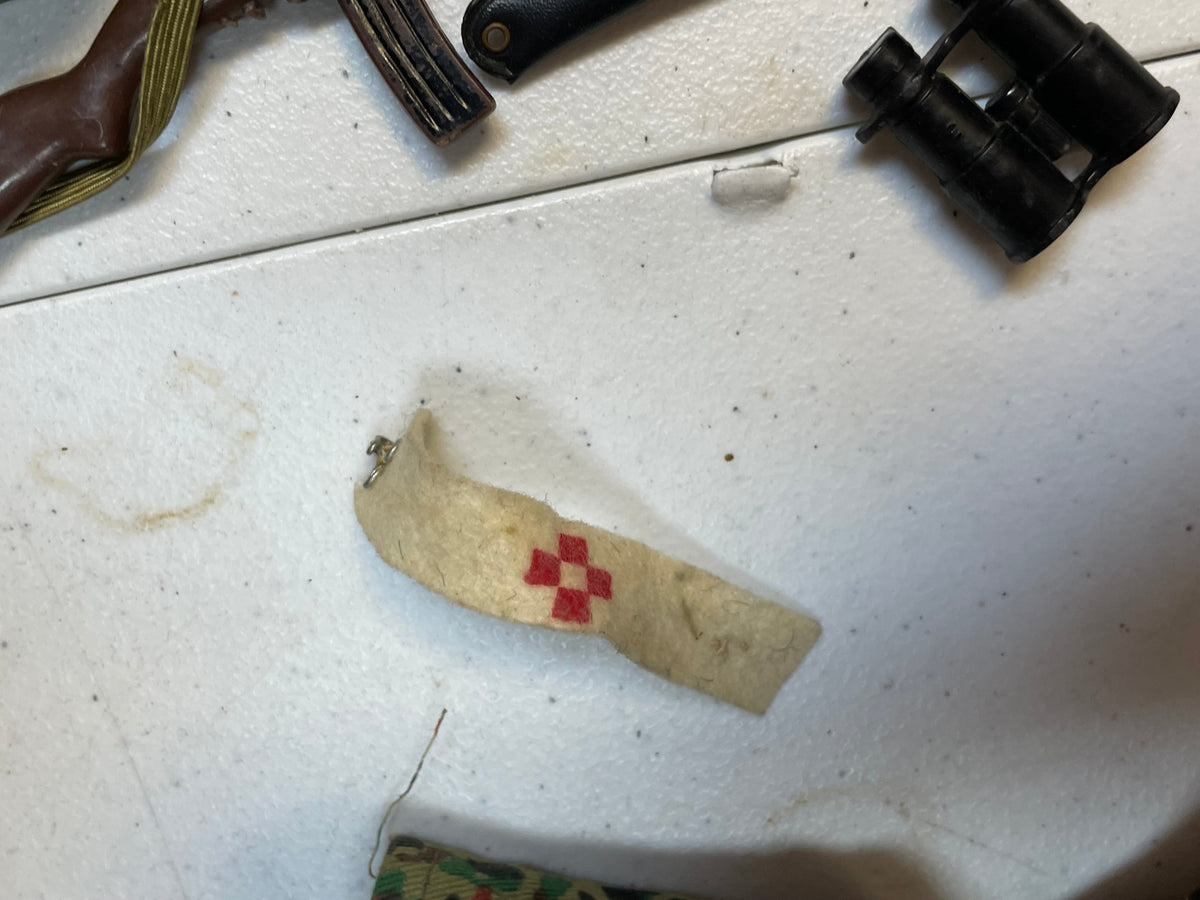 Action Marine with Foot Locker (Vintage 12” GI Joe, Hasbro) **Original** product image 17, provided for visual reference and