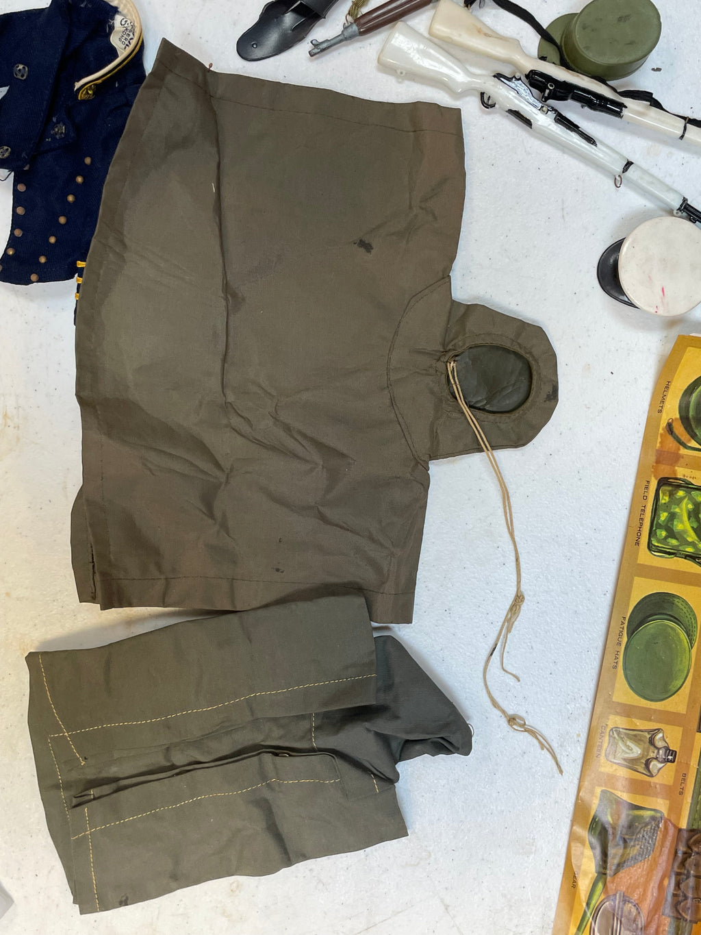 Action Marine with Foot Locker (Vintage 12” GI Joe, Hasbro) **Original** product image 34, provided for visual reference and