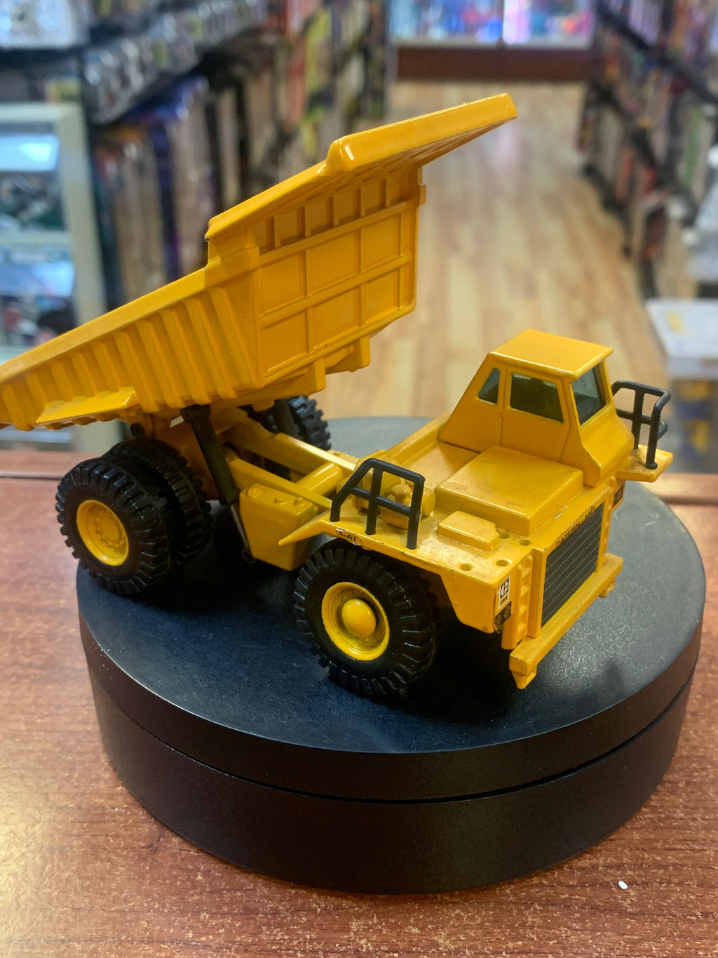 Caterpillar Compact Dumptruck 1/70 (Vintage JOAL, CAT) product image 9, provided for visual reference and product detail