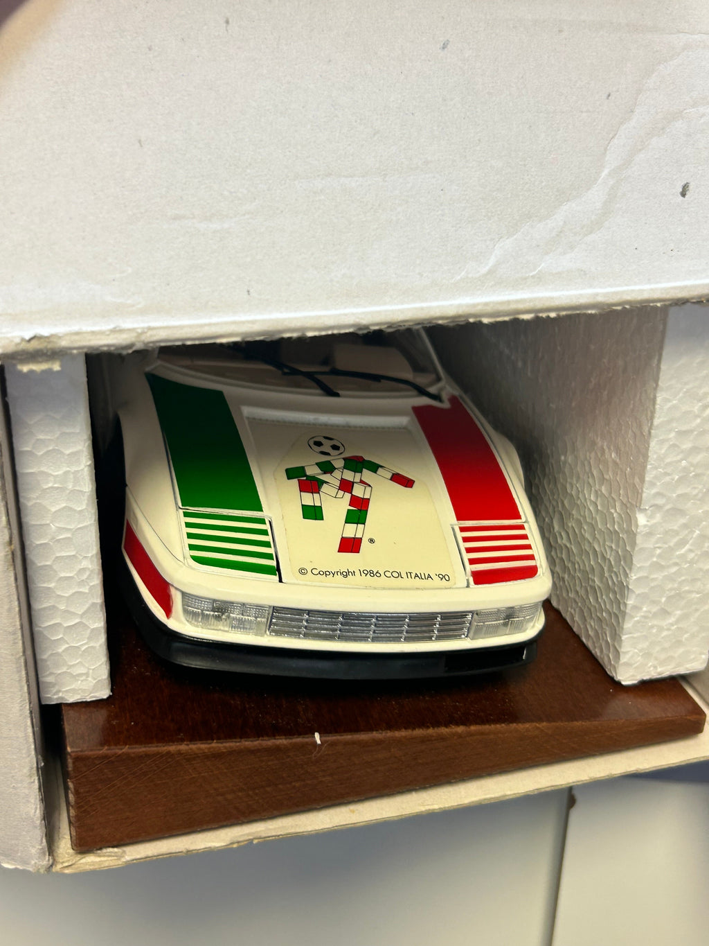 World Cup Ferrari Testarossa 1984 Diecast (Vintage Burago, Italia 90) Open Box product image 14, provided for visual