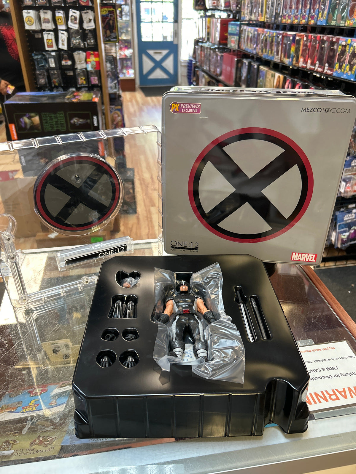 X Force Wolverine 1:12 (Mezco, Marvel) **COMPLETE** product image 1, provided for visual reference and product detail review