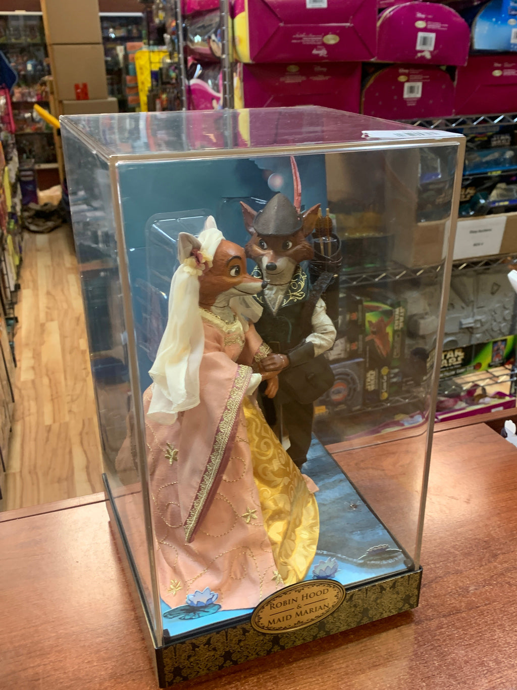 Robin Hood & Maid Marian (Disney Designer Series, Robin Hood) SEALED product image 2, provided for visual reference and