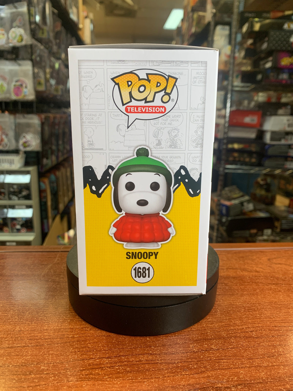 Snoopy Chase #1681 (Funko Pop! Peanuts) product image 2, provided for visual reference and product detail review