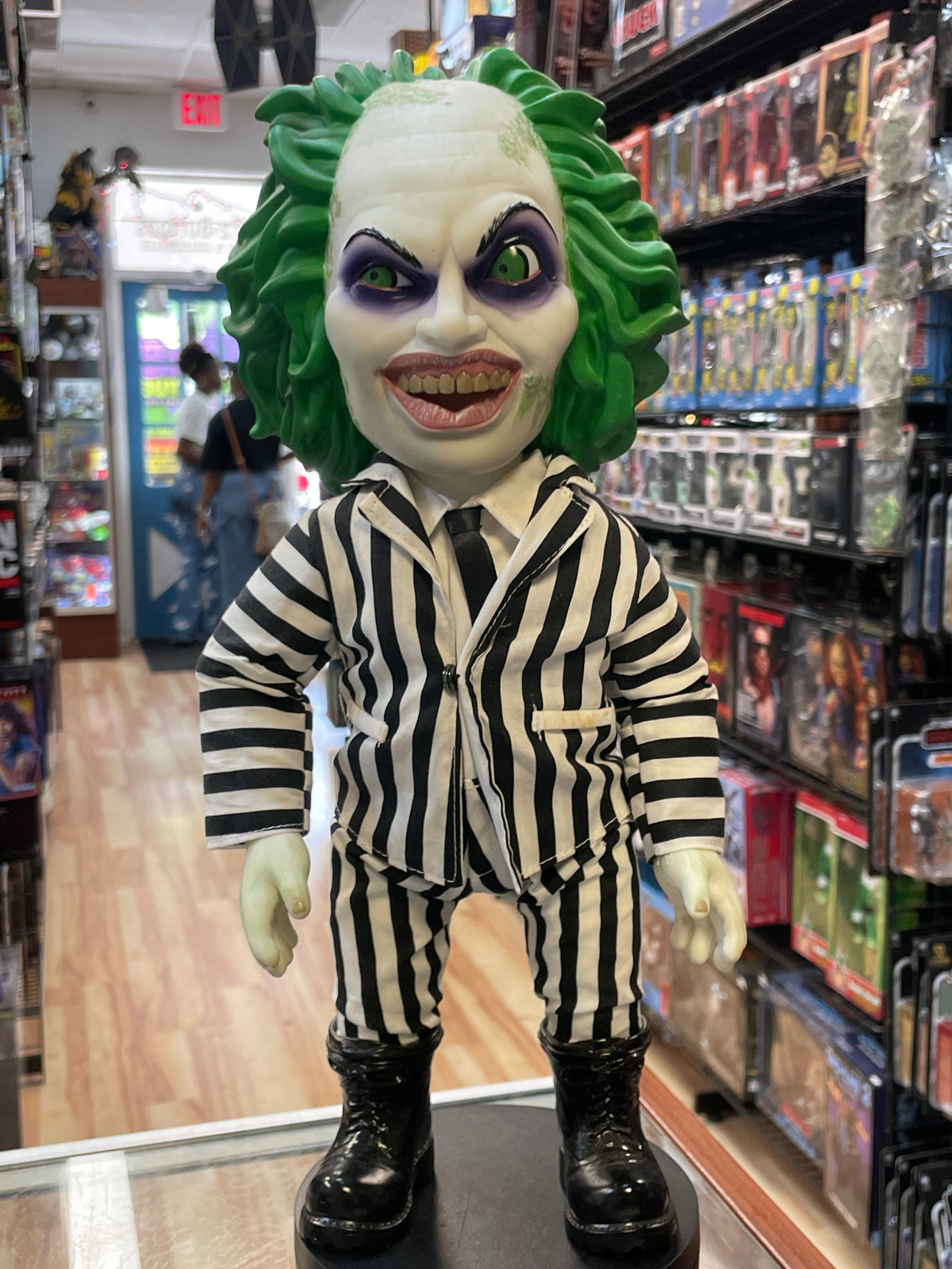 Beetlejuice -No Sound- (Beetle Juice, Mezco Mega Scale) product image 1, provided for visual reference and product detail