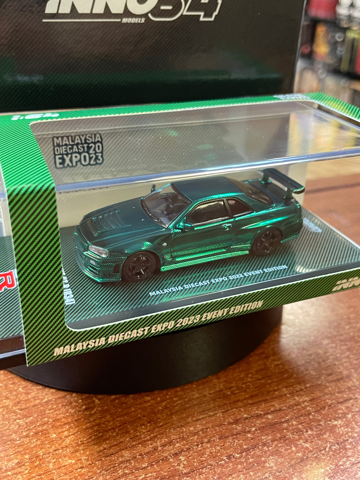Nissan Skyline GT-R R34 Full Carbon Green (Inno64, Diecast ) **EXCLUSIVE** product image 3, provided for visual reference