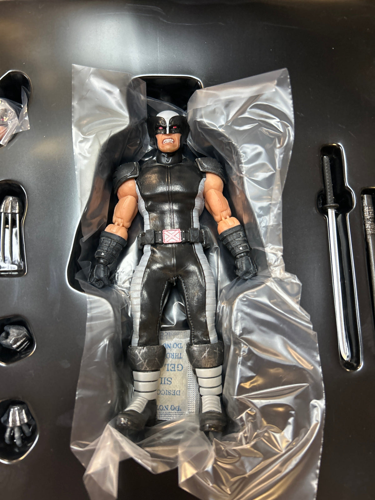 X Force Wolverine 1:12 (Mezco, Marvel) **COMPLETE** product image 2, provided for visual reference and product detail review