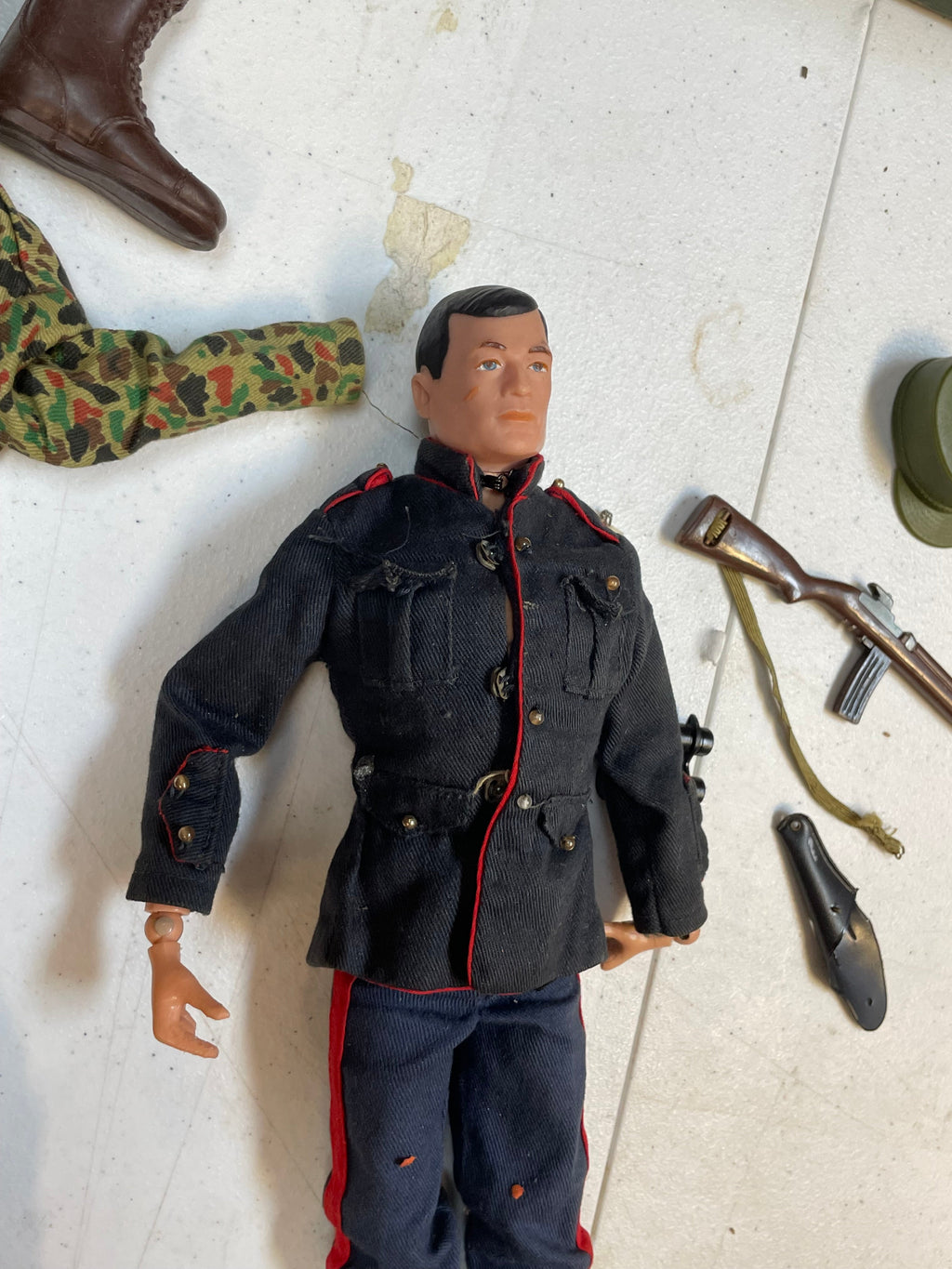 Action Marine with Foot Locker (Vintage 12” GI Joe, Hasbro) **Original** product image 23, provided for visual reference and