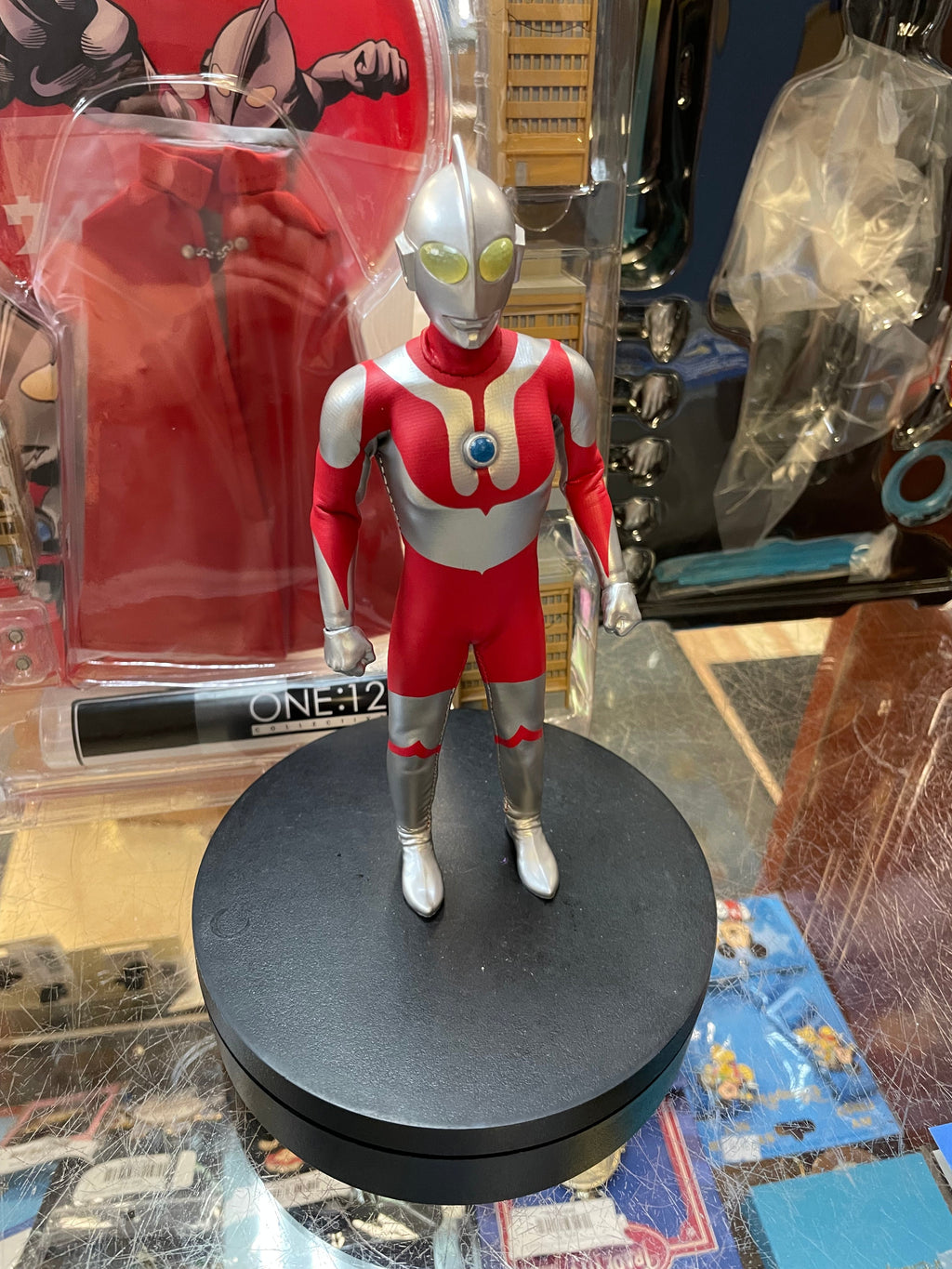 Ultra Man One:12 (Mezco, Ultra Man) **COMPLETE** product image 5, provided for visual reference and product detail review