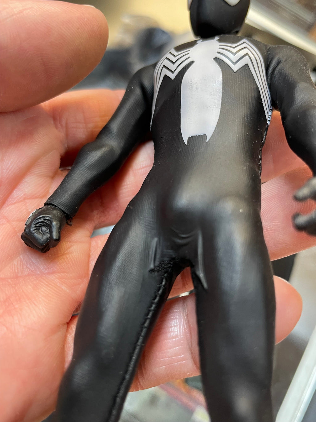 Black Suit Symbiote Spider-Man PX Exclusive (Mezco One:12, Mezco Toyz) COMPLETE product image 14, provided for visual