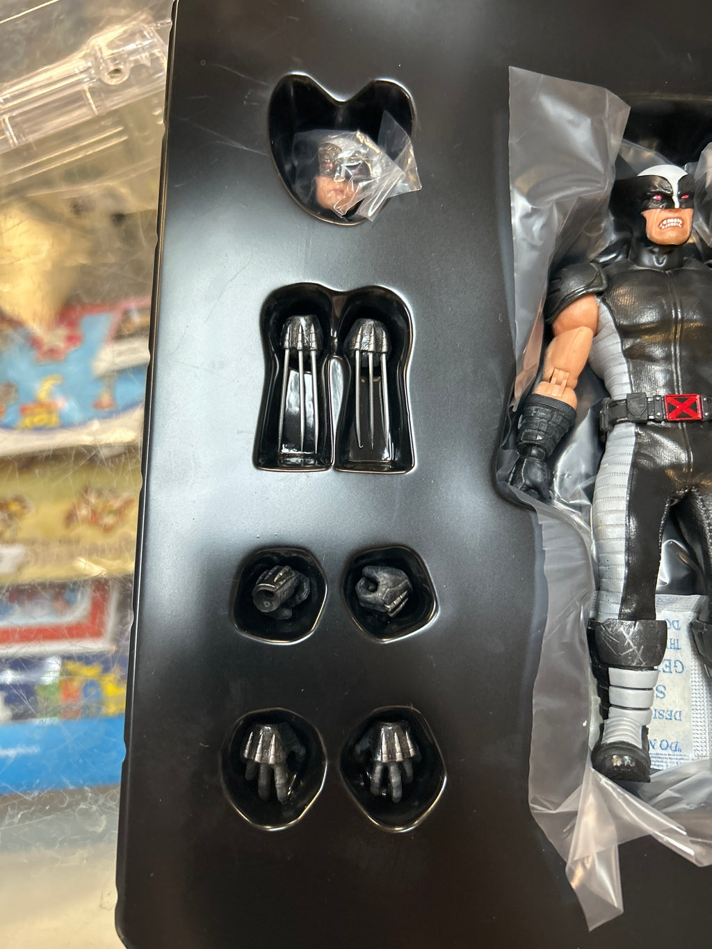 X Force Wolverine 1:12 (Mezco, Marvel) **COMPLETE** product image 3, provided for visual reference and product detail review