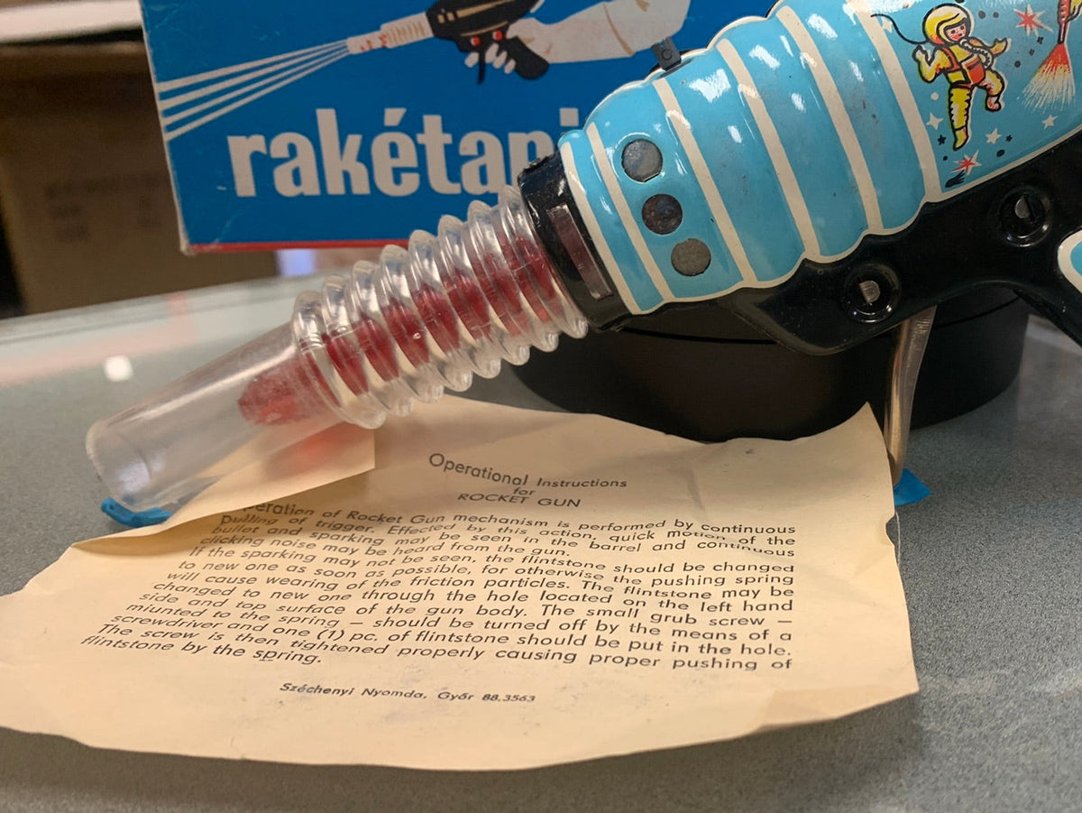 Ray Gun Space Pistol (Vintage Raketapisztoly, Tin Toy Litho) product image 2, provided for visual reference and product