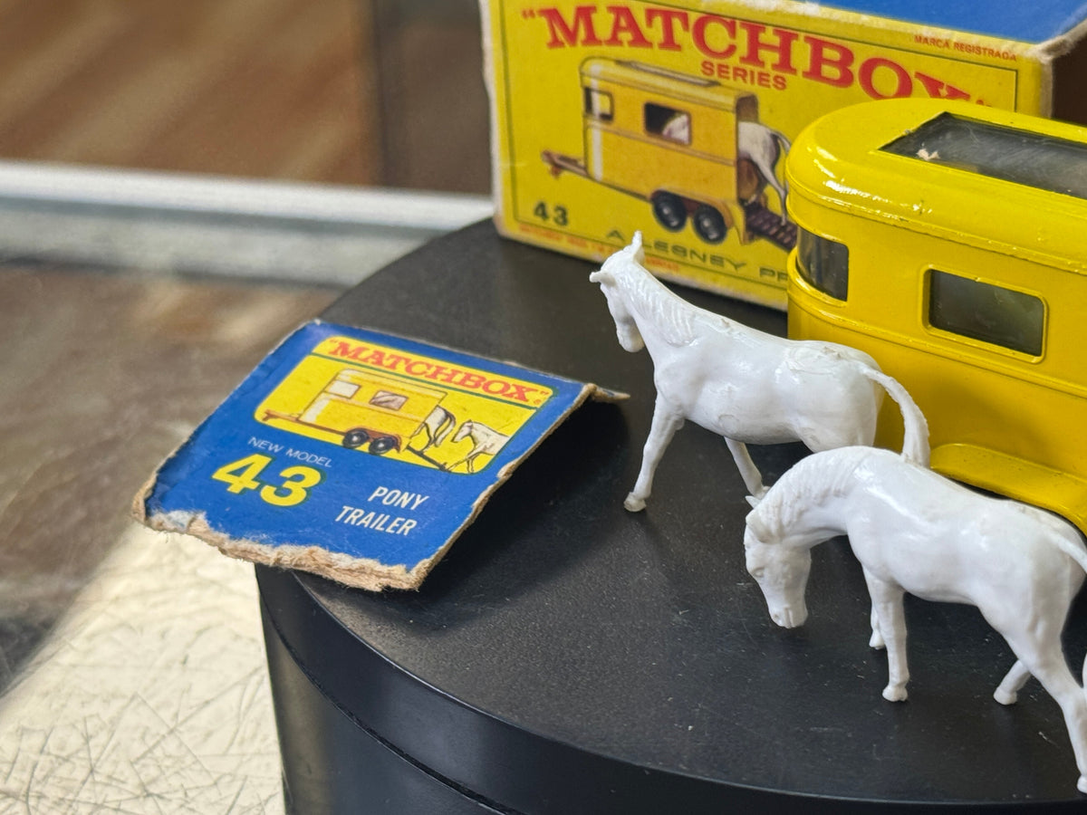 Yellow Pony Trailer with Horses Diecast (Vintage Matchbox, Lesney) product image 7, provided for visual reference and