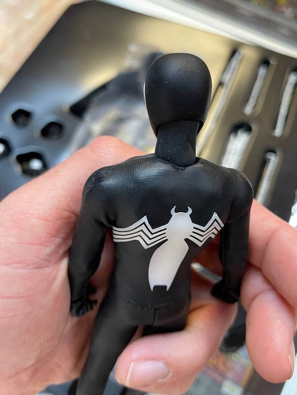 Black Suit Symbiote Spider-Man PX Exclusive (Mezco One:12, Mezco Toyz) COMPLETE product image 22, provided for visual