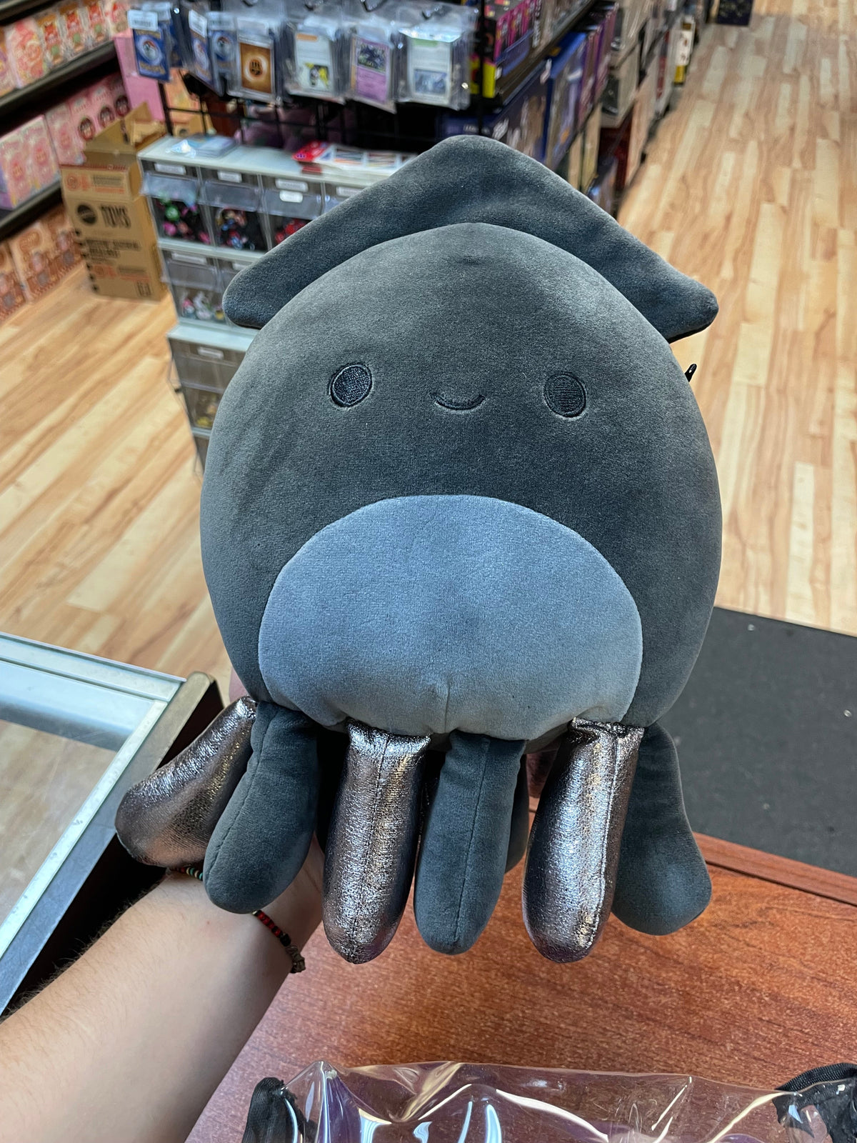 Stacy Squid -Check In SDCC 2022- (Squishmallows, Jazwares) **NEW** product image 9, provided for visual reference and
