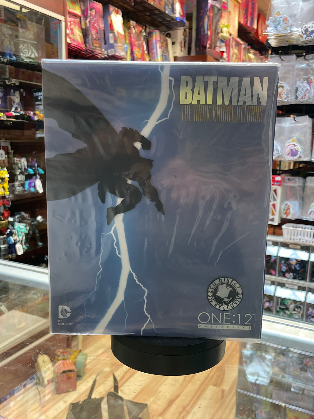 Batman The Dark Knight Returns Exclusive (DC Comics, Mezco One:12) **SEALED** product image 1, provided for visual reference