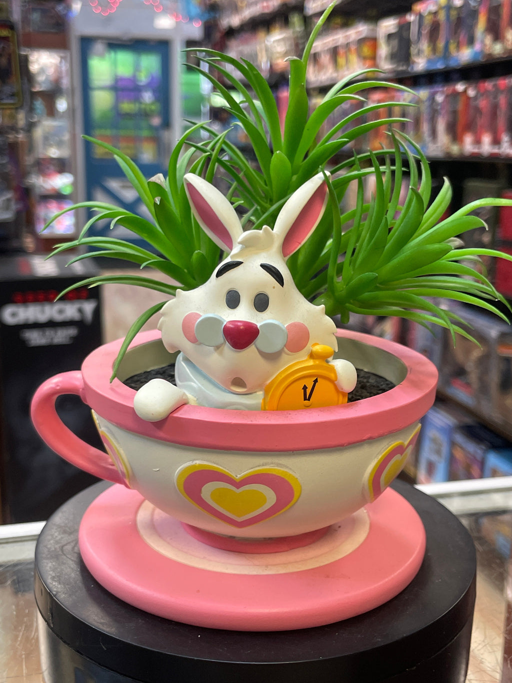 White Rabbit attraction Plant Statue (Walt Disney, Alice In Wonderland) product image 1, provided for visual reference and