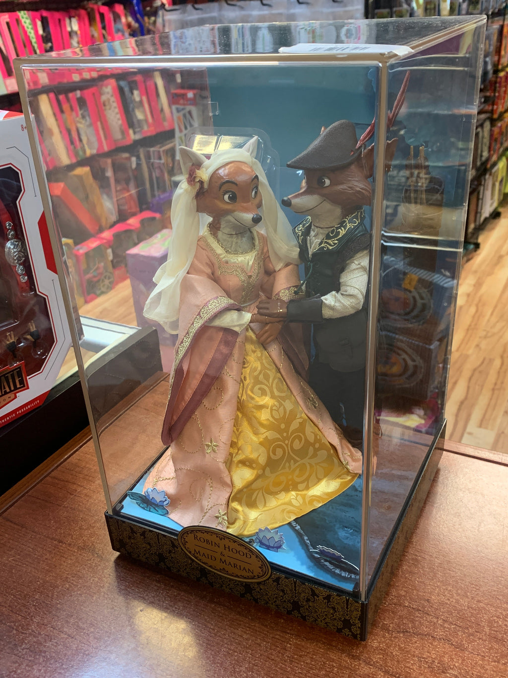 Robin Hood & Maid Marian (Disney Designer Series, Robin Hood) SEALED product image 3, provided for visual reference and