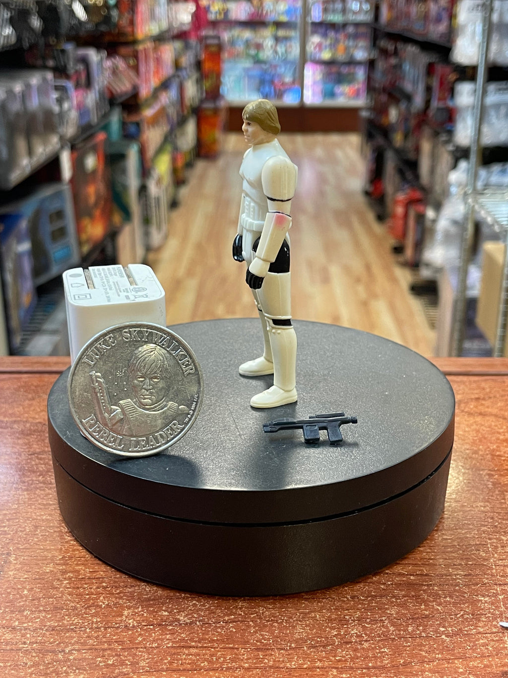 Stormtrooper Luke Skywalker with Black Blaster & Coin (Vintage Star Wars, Kenner) product image 2, provided for visual