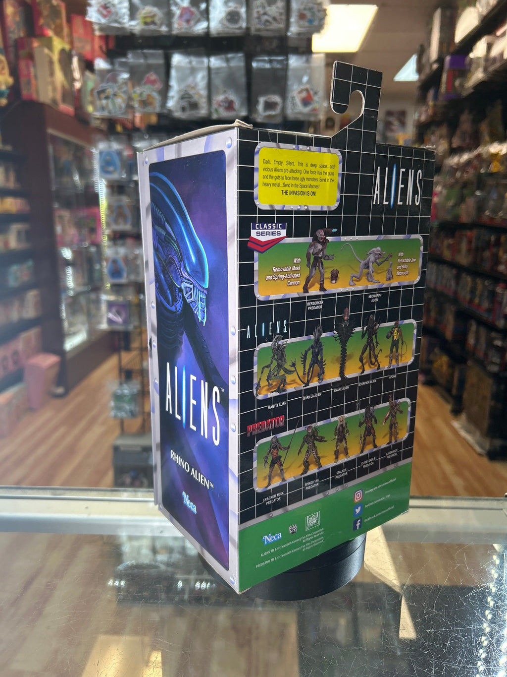 Rhino Aliens (Aliens, NECA) **SEALED** product image 5, provided for visual reference and product detail review
