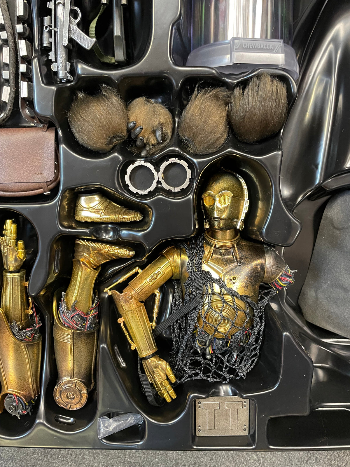 Chewbacca with Disassembled C-3PO MMS766 (Star Wars Hot Toys) COMPLETE product image 12, provided for visual reference and