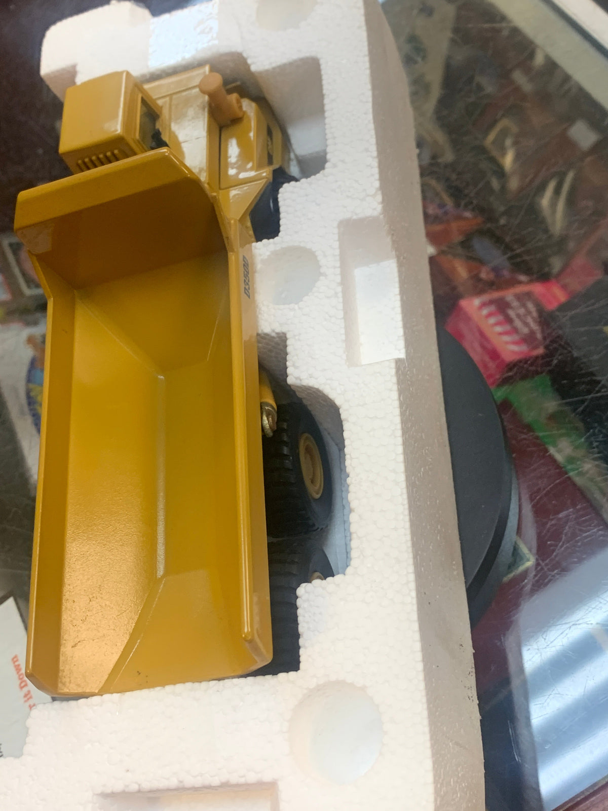 Caterpillar D350D Articulated Dump Truck 1/50 Scale ( Vintage ERTL, CAT) product image 11, provided for visual reference and
