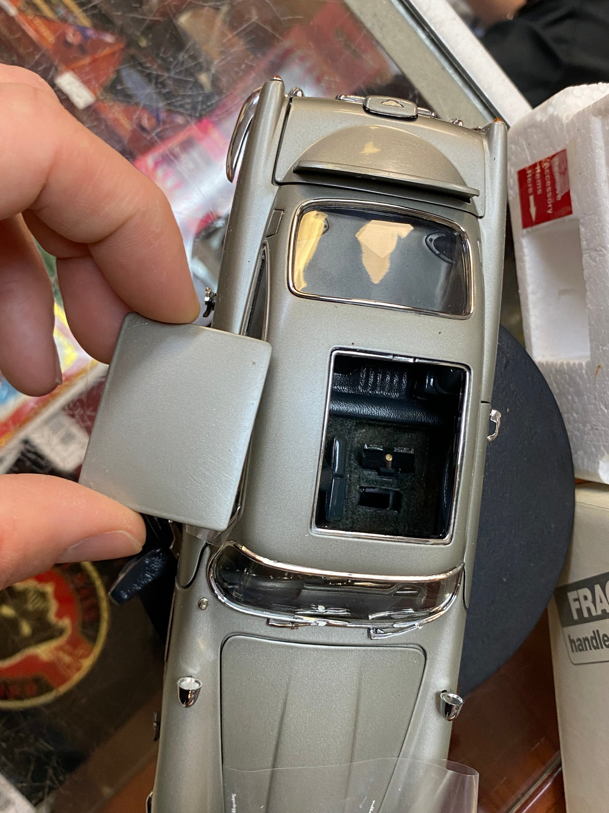 James Bond 007 Aston Martin DB5 1/24 Scale (Danbury Mint, Diecast) product image 4, provided for visual reference and