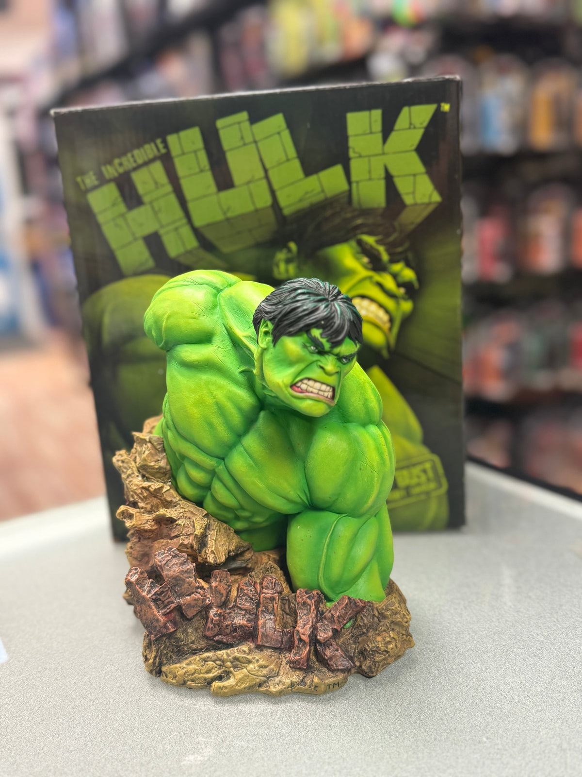Incredible Hulk Resin Bust Statue (Marvel, Diamond Select) open Box product image 1, provided for visual reference and