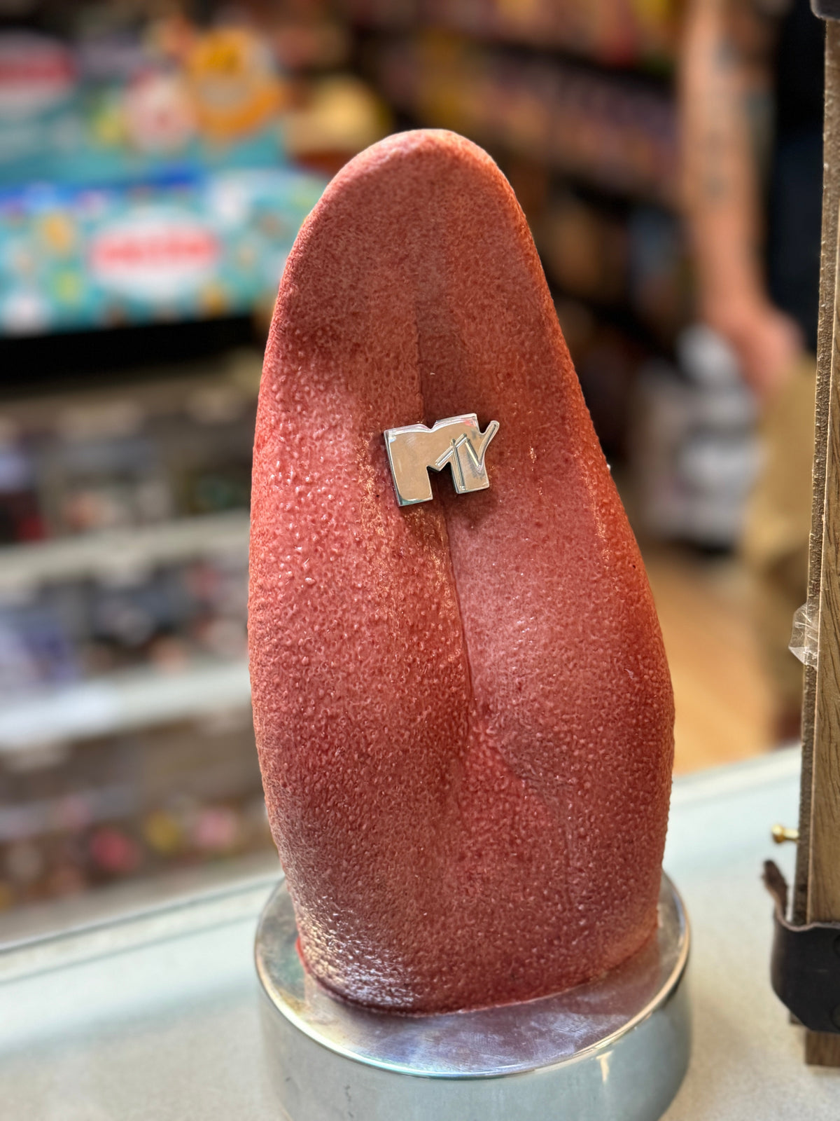 2002 MTV LatinoAmericana Music Award VMA Authentic Tongue Award product image 2, provided for visual reference and product