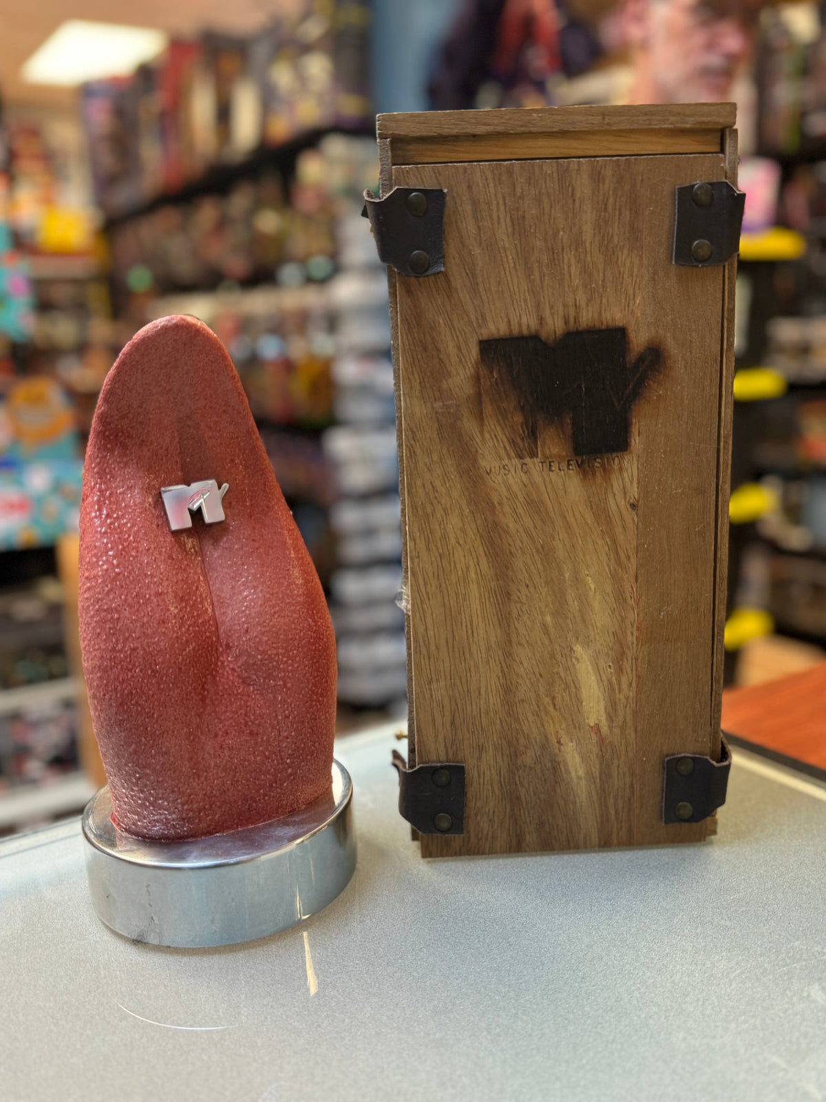 2002 MTV LatinoAmericana Music Award VMA Authentic Tongue Award product image 1, provided for visual reference and product